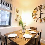 شقة Centre, Spacious, Ensuite, Smart Tv, Sofa Bed