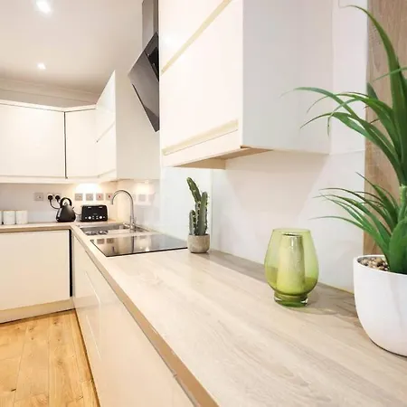 Centre, Spacious, Ensuite, Smart Tv, Sofa Bed Апартаменты *