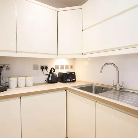 Centre, Spacious, Ensuite, Smart Tv, Sofa Bed Апартаменты *