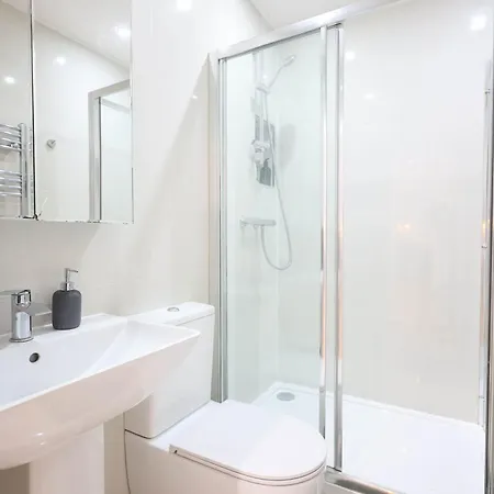 Апартаменты Centre, Spacious, Ensuite, Smart Tv, Sofa Bed *