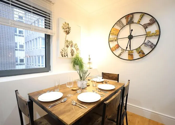 Lägenhet Centre, Spacious, Ensuite, Smart Tv, Sofa Bed *