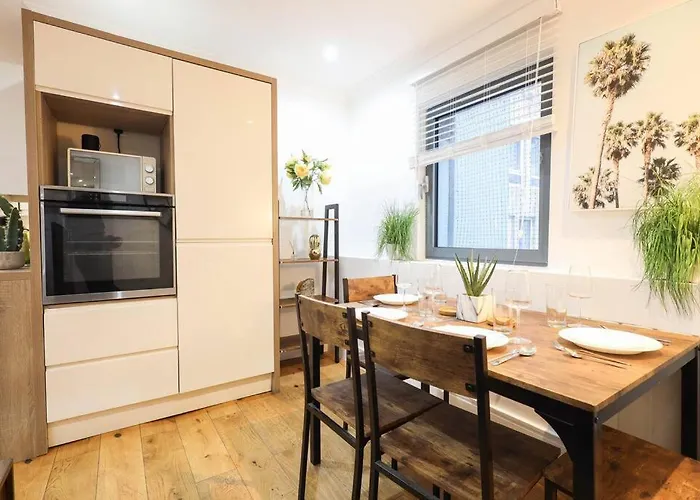 Centre, Spacious, Ensuite, Smart Tv, Sofa Bed