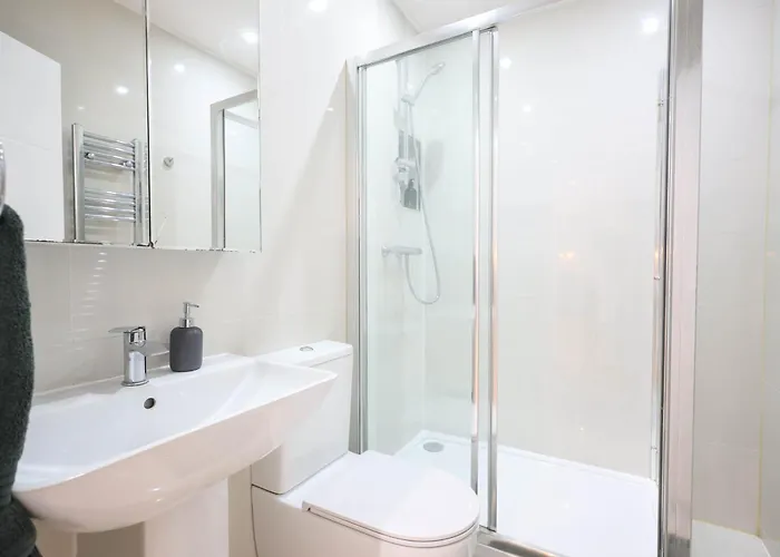 Lägenhet Centre, Spacious, Ensuite, Smart Tv, Sofa Bed *