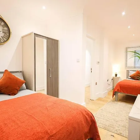 Centre, Spacious, Ensuite, Smart Tv, Sofa Bed *